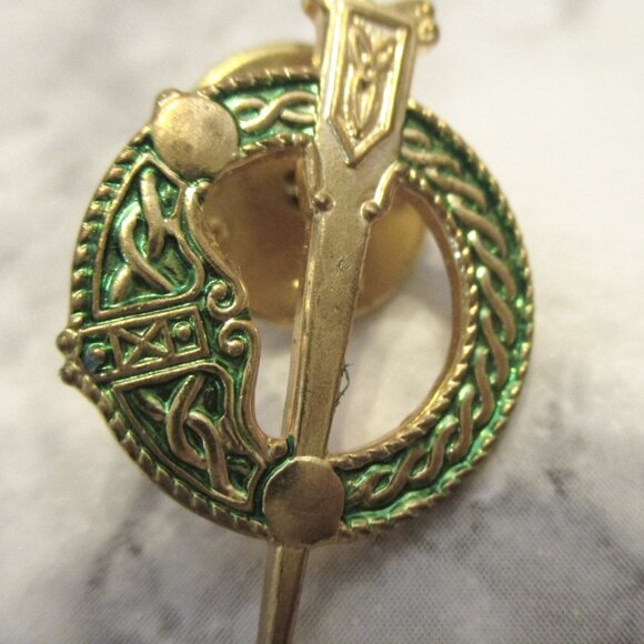 Vtg Celtic Irish Tara Brooch Pin Green w Gold Lapel Pin Scottish Sword Hat Pin - Picture 2 of 8